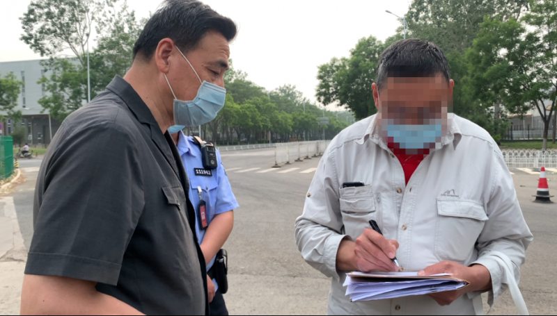 壹现场丨交警处理违章秒变法院扣车现场  驾驶员慌了休闲区蓝鸢梦想 - Www.slyday.coM