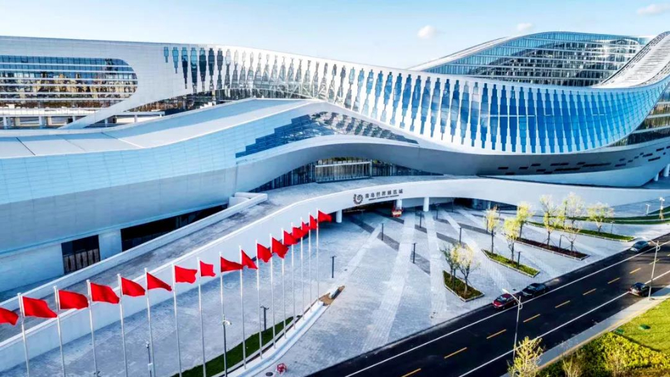 由中铁建工山东公司承建的中铁青岛世界博览城会议中心综合体项目榜上