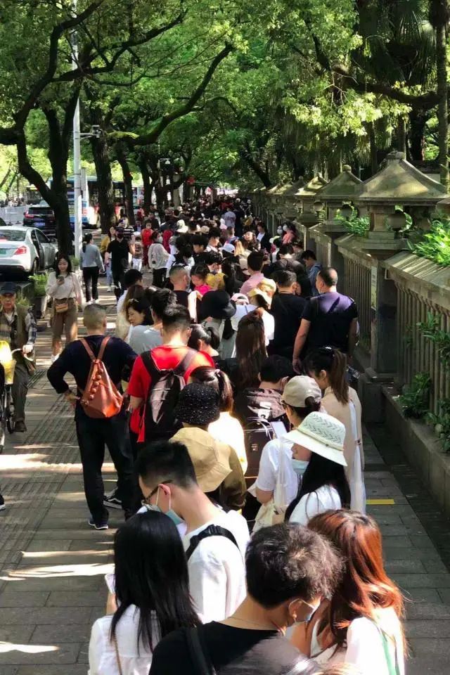 此刻长沙！岳麓山橘子洲已达最大承载量！省博排队到烈士公园！休闲区蓝鸢梦想 - Www.slyday.coM