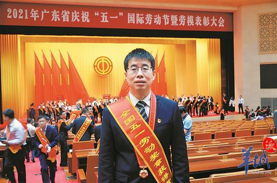 全国五一劳动奖章获得者杨春宝扭转缺芯少核局面推动北斗规模化应用