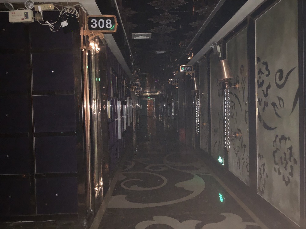 酒店內(nèi)的KTV，自4月30日開(kāi)始停業(yè)。