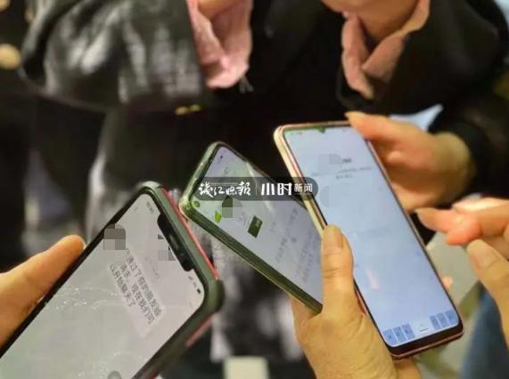 34岁杭州小伙被一群家长“围观”！有人心急大喊：家里有房，比你大一岁考虑吗？五一假期这里又热闹了休闲区蓝鸢梦想 - Www.slyday.coM