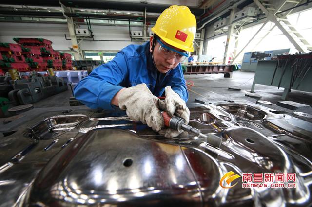 毫厘之间精益求精记大国工匠江铃钳工刘辉