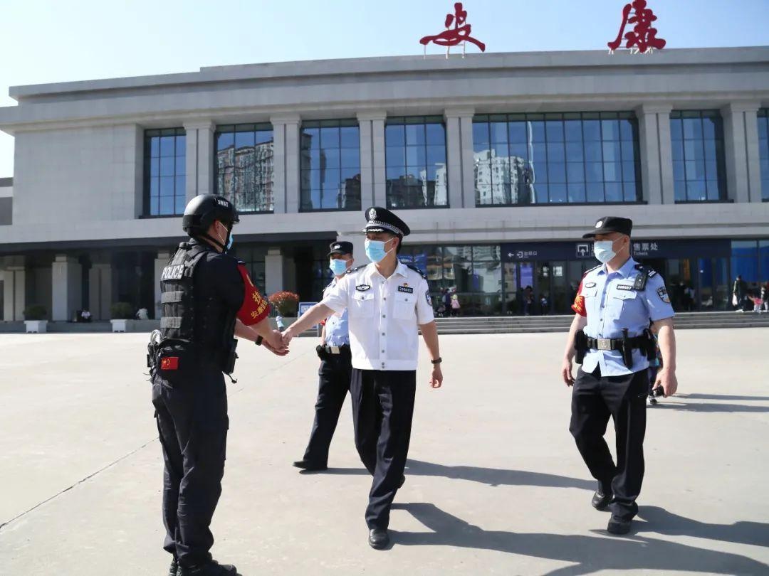铁路客运部门联系提前安康公安处组织辖区各派出所"五一"小长假期间