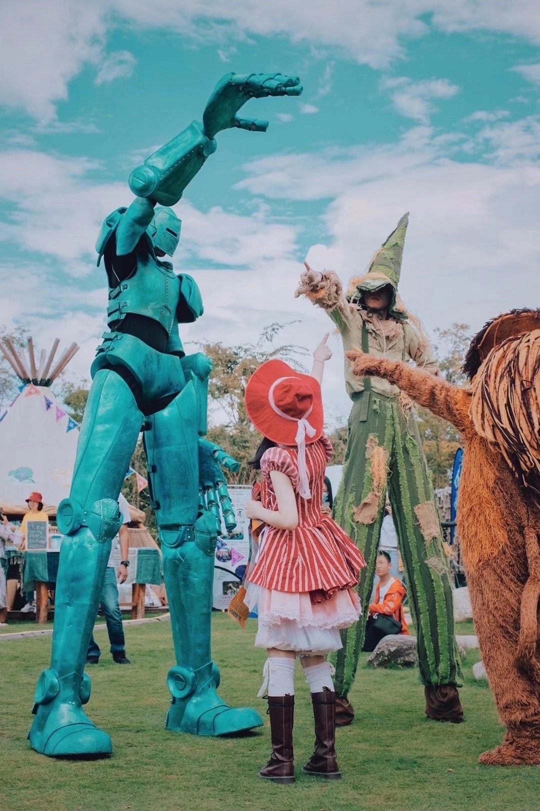 重量级巨型木偶巡游首进佛山岭南天地表演艺术节至今举办三年,已经