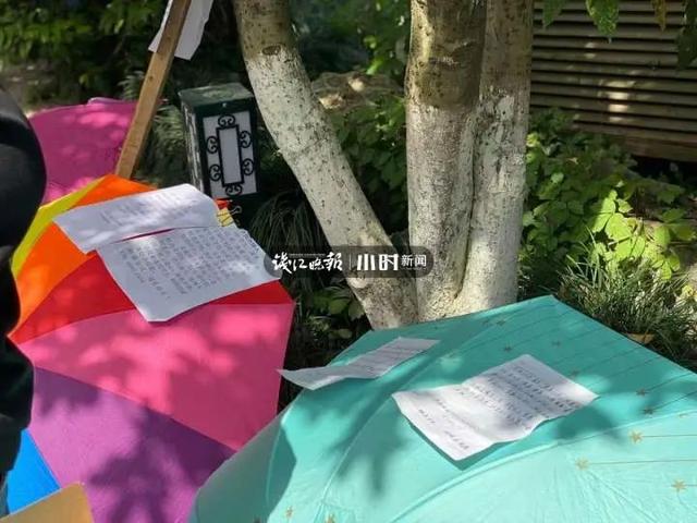 34岁杭州小伙被一群家长“围观”！有人心急大喊：家里有房，比你大一岁考虑吗？五一假期这里又热闹了休闲区蓝鸢梦想 - Www.slyday.coM