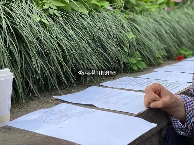 34岁杭州小伙被一群家长“围观”！有人心急大喊：家里有房，比你大一岁考虑吗？五一假期这里又热闹了休闲区蓝鸢梦想 - Www.slyday.coM