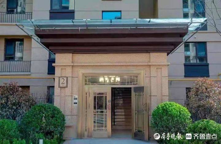 德州中梁金麟府入户单元门遮了30余户业主的窗户多次协商未果