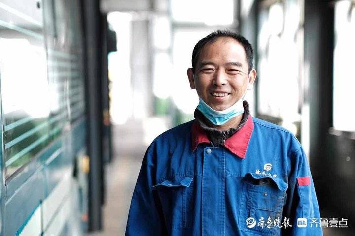 最美笑脸五一致敬公交一线劳动者定格济南公交人的笑脸