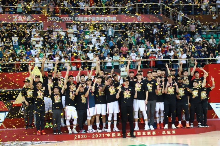 广东官方:第十一冠!感谢默默支持我们的最可爱的球迷们