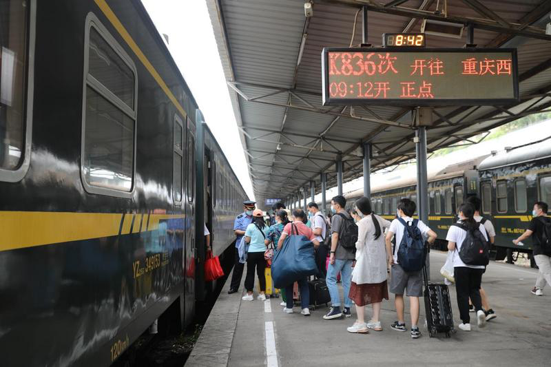 深圳西站"五一"迎来客流高峰