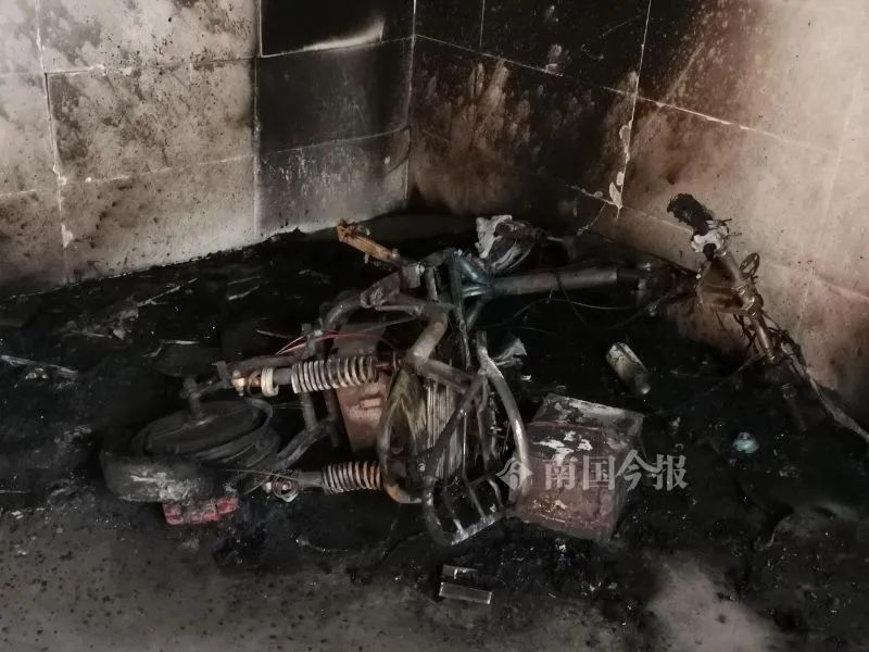 地下室着火我把奶奶带出来了 新浪网