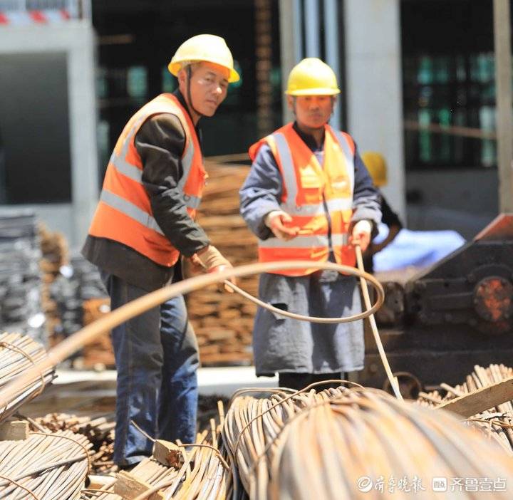 我和我的工装致敬了不起的你建筑工人我见证这座城市的生长