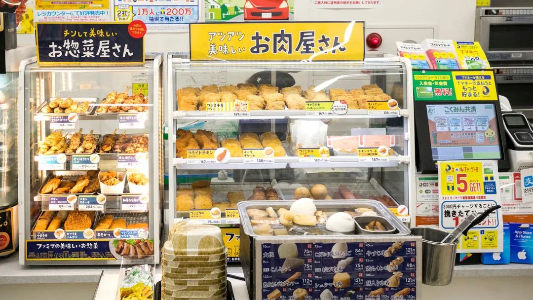 全家便利店开始卖衣服了款式平平无奇却让全网抢疯了