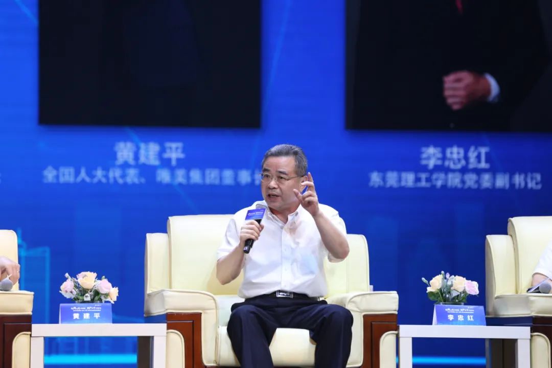 紧随论坛之后,市人社局局长陈智武,全国人大代表,唯美集团董事长