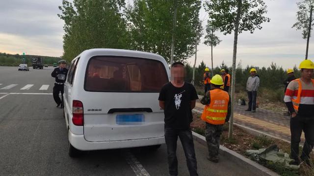 超员近200%!6座面包车,塞了17人!|面包车|驾驶员|乌苏_新浪新闻