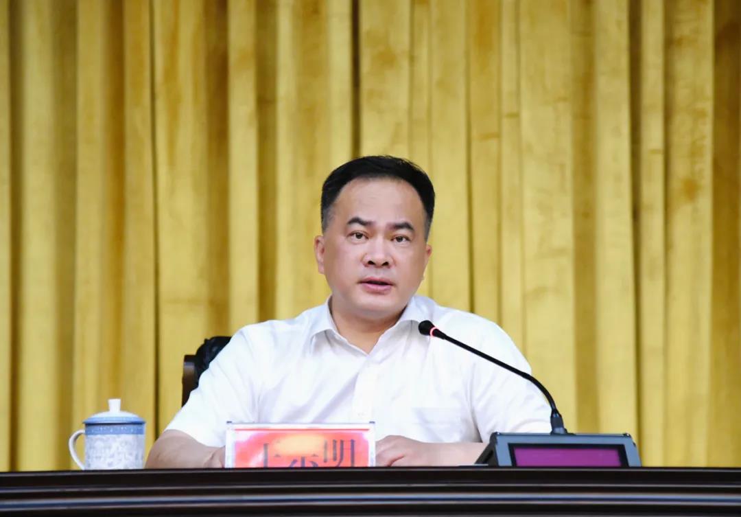 出席会议并讲话,区委副书记马骏主持,区委常委,常务副区长王智承出席