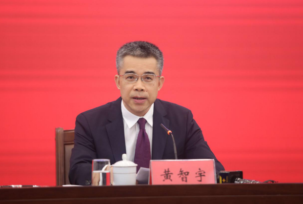 发言人黄智宇回答记者提问↑百色市委常委,副市长石国怀回答记者提问