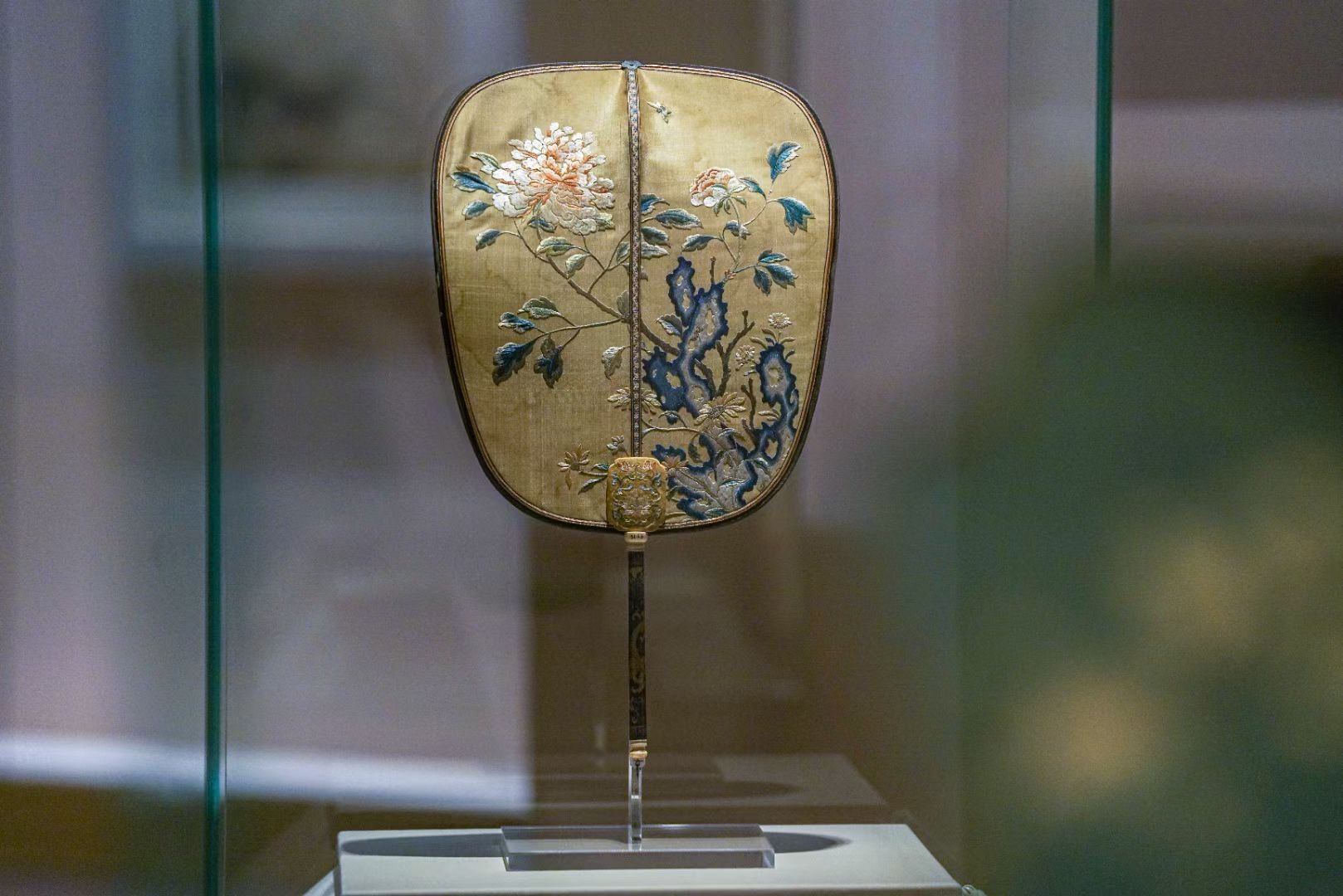 一展看遍丝理丹青艺术妙趣上海博物馆又一珍贵丝绣特展开幕