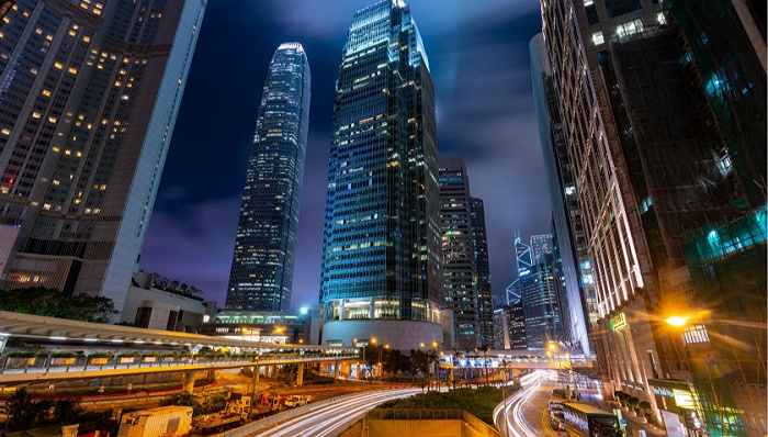 夜幕下的香港中环.图片来源:人民视觉