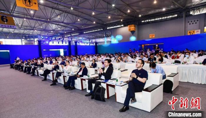 2021中国新能源汽车国际合作大会开幕 聚焦数字化赋能