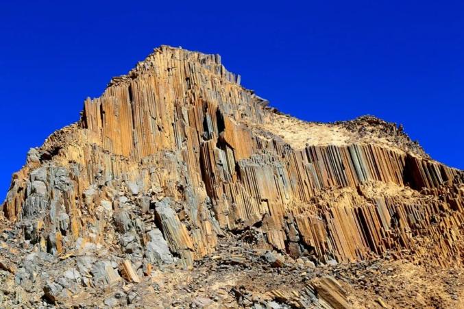 青海发现一处国家级地质遗迹，岩石宛如竖琴一样整齐排列