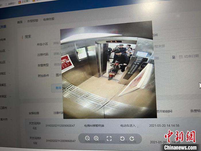 “AI+物联网”技术让电梯装上“智慧大脑”。徐珊珊 摄