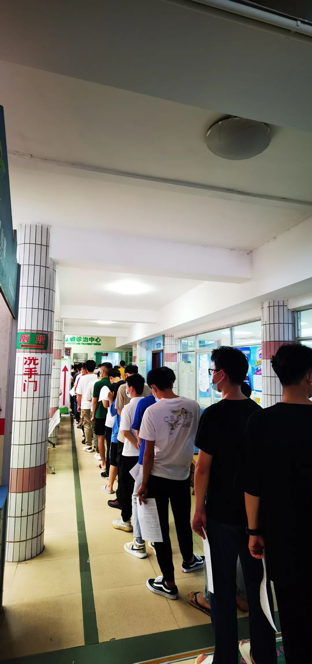 多图直击海口排长队打新冠疫苗现场还没有打的抓紧啦