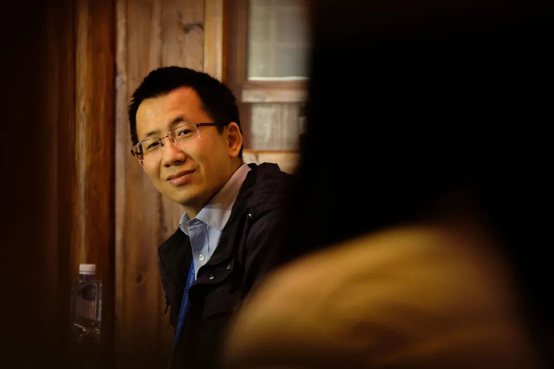 张一鸣为何选择卸任