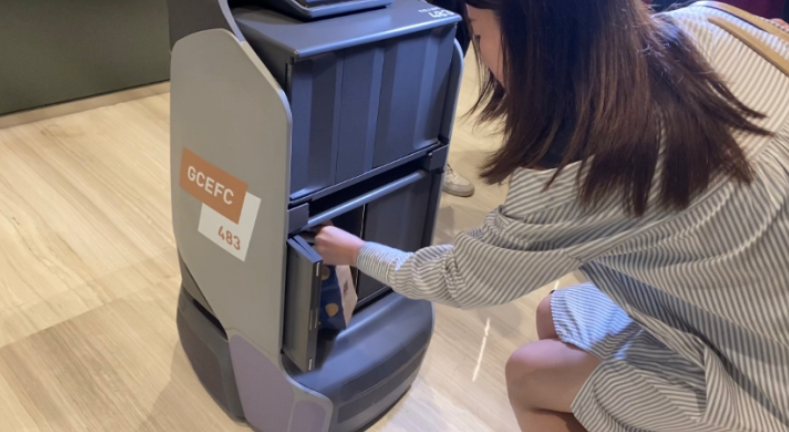 2分钟搞定杭州一写字楼请来机器人送外卖上楼