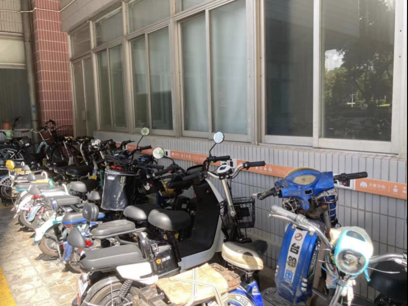 成都一电梯内电瓶车爆燃致5人受伤！记者调查深圳电单车安全充电情况休闲区蓝鸢梦想 - Www.slyday.coM