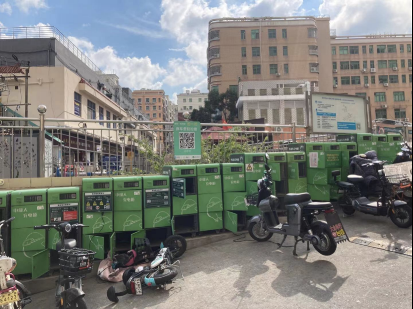 成都一电梯内电瓶车爆燃致5人受伤！记者调查深圳电单车安全充电情况休闲区蓝鸢梦想 - Www.slyday.coM