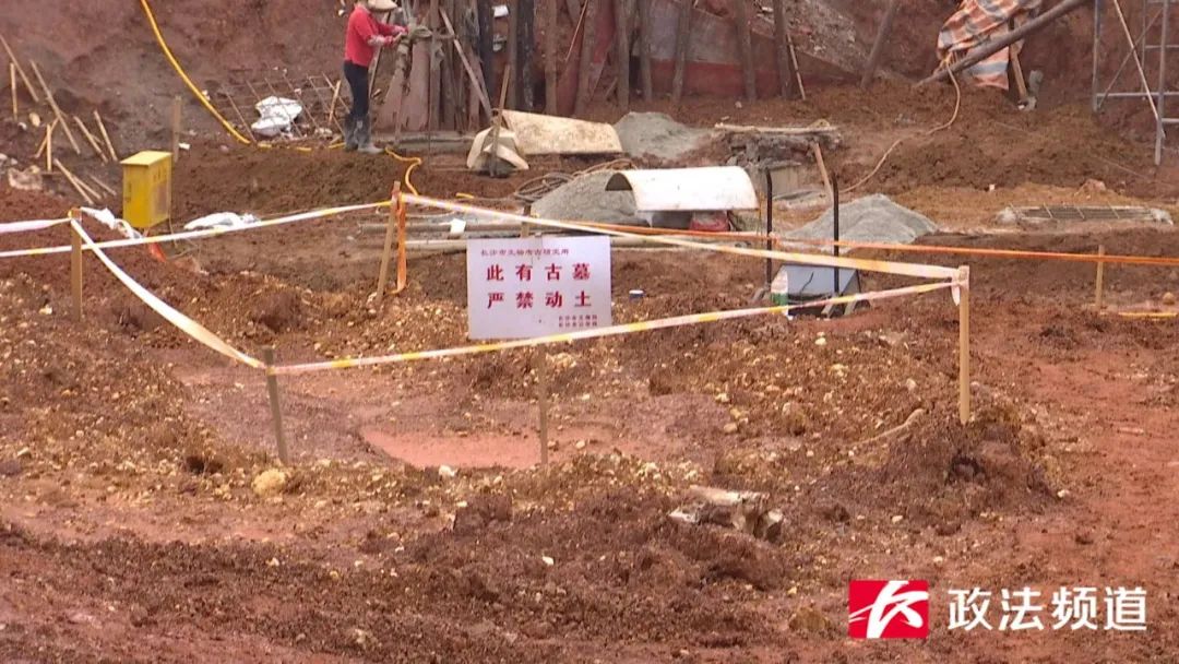 长沙一中学操场内发现古墓群，墓主人身份是......休闲区蓝鸢梦想 - Www.slyday.coM