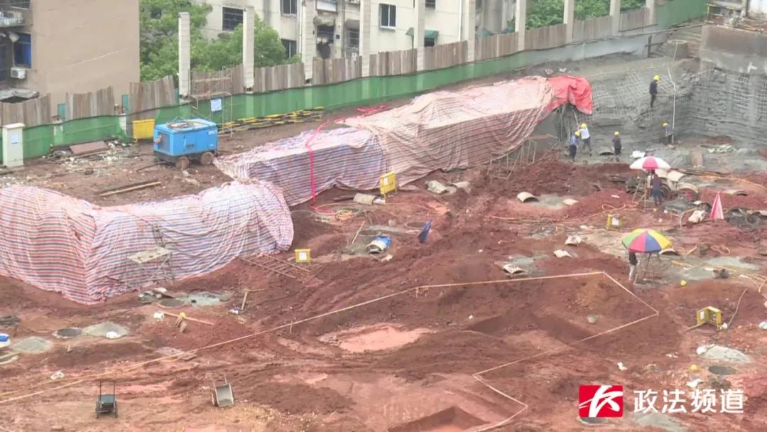 长沙一中学操场内发现古墓群，墓主人身份是......休闲区蓝鸢梦想 - Www.slyday.coM