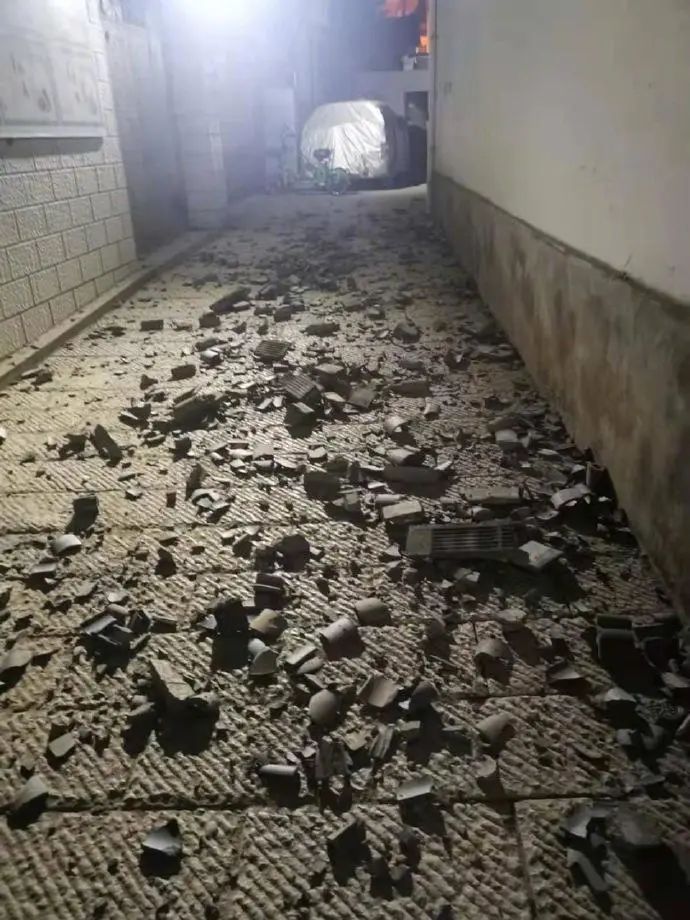 揪心!青海7.4级云南6.4级地震,已致30人死伤!亲历者:1家10多口刚逃出房就塌了休闲区蓝鸢梦想 - Www.slyday.coM