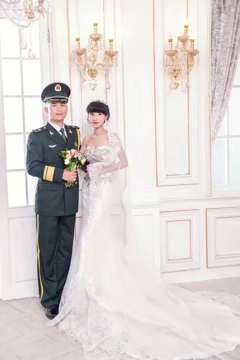 救人的男子,该男子叫覃恒翔,是象州县中平镇架村人,是一名现役士官