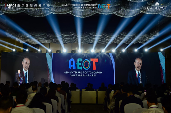万科集团创始人、董事会荣誉主席王石在亚洲企业大会上发表主题演讲。图片来源：组委会
