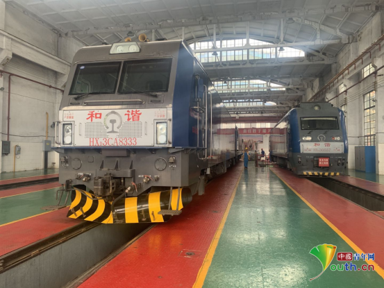 洛阳机务段检修车间.乔佳新 摄