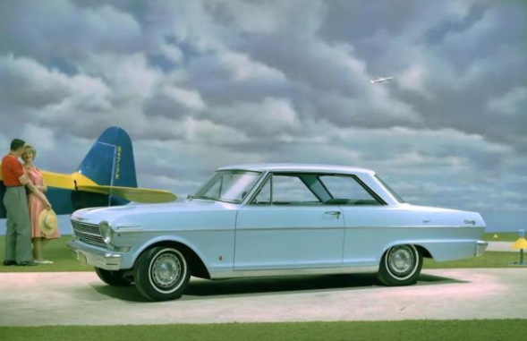 雪佛兰nova"诺瓦"诞生于1962年,刚开始它只是普通的四门轿车和旅行车.