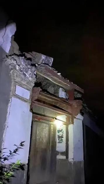 一家十几口刚逃出房就塌了！深夜突发地震：青海7.4级，云南6.4级！刚刚，陕西又发生地震休闲区蓝鸢梦想 - Www.slyday.coM