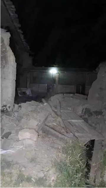 一家十几口刚逃出房就塌了！深夜突发地震：青海7.4级，云南6.4级！刚刚，陕西又发生地震休闲区蓝鸢梦想 - Www.slyday.coM