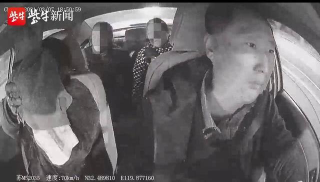 出租车变身“救护车”司机连闯红灯送“断掌”男子就医休闲区蓝鸢梦想 - Www.slyday.coM