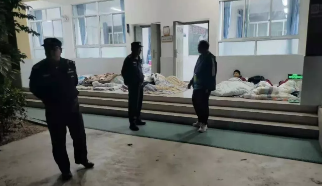 揪心!青海7.4级云南6.4级地震,已致30人死伤!亲历者:1家10多口刚逃出房就塌了休闲区蓝鸢梦想 - Www.slyday.coM