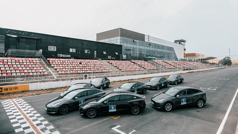 金港赛道体验日特斯拉卓越性能捕获车手芳心