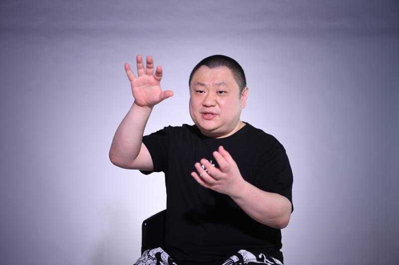 金岩和王凯文的这段表演,其实是漫才和相声的一种结合.