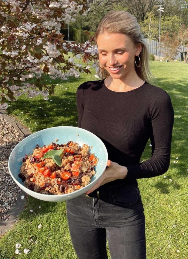 罗伊斯妻子出征马术处女战身材特写毫无赘肉不愧是模特图