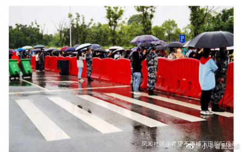 送别袁隆平的路上，群众自发举动太好哭：免费接送、免费送花、免费口罩…休闲区蓝鸢梦想 - Www.slyday.coM