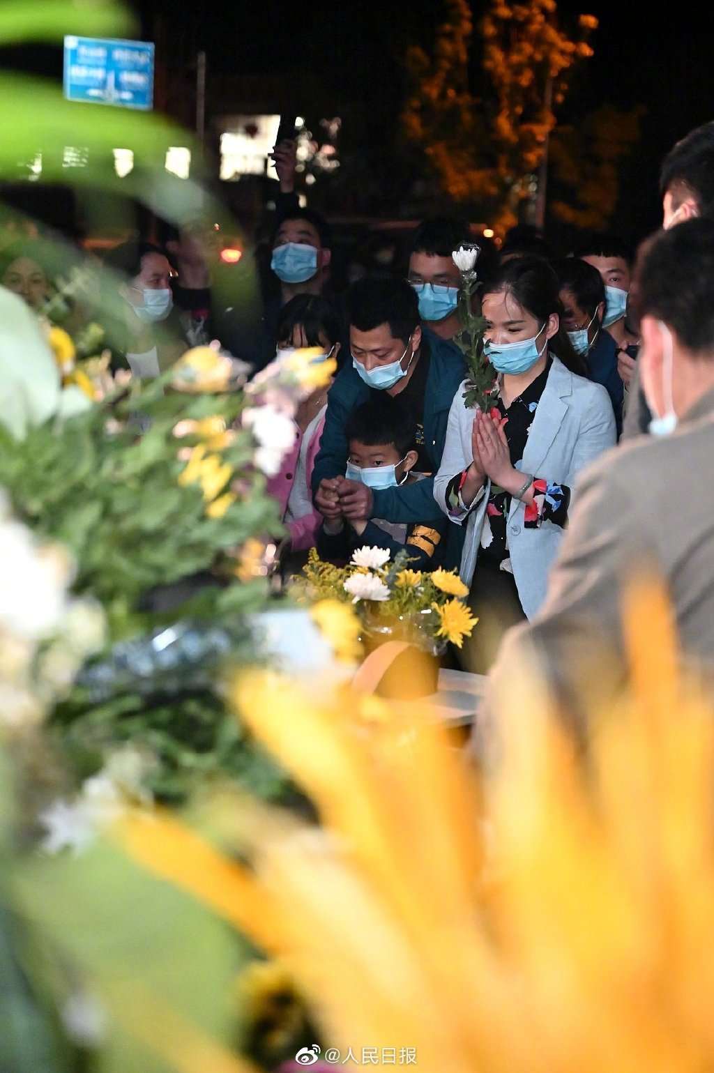 袁隆平院士丧事从简，不安排接待群众悼念，昨夜殡仪馆前一幕看哭了……休闲区蓝鸢梦想 - Www.slyday.coM