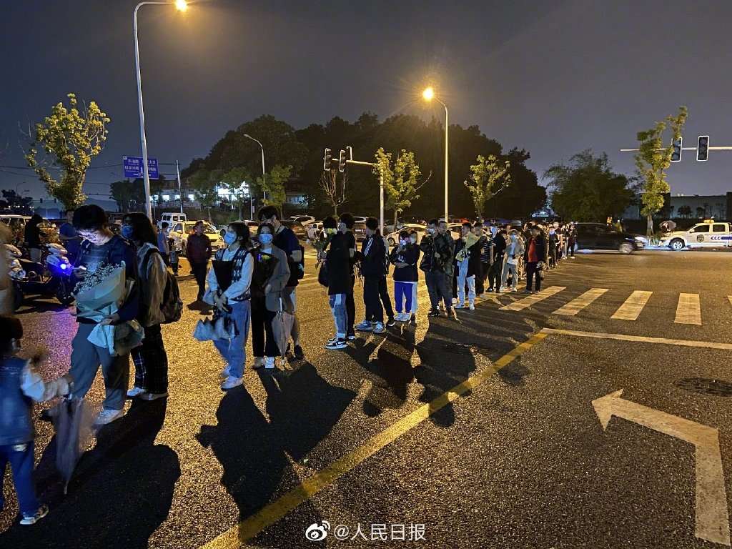 袁隆平院士丧事从简，不安排接待群众悼念，昨夜殡仪馆前一幕看哭了……休闲区蓝鸢梦想 - Www.slyday.coM