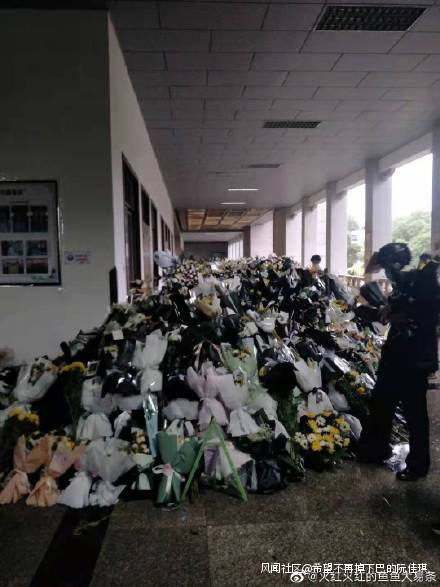 送别袁隆平的路上，群众自发举动太好哭：免费接送、免费送花、免费口罩…休闲区蓝鸢梦想 - Www.slyday.coM